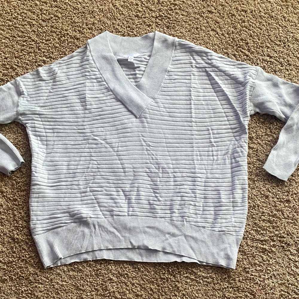 Time and Tru Women's V-Neck Sweater - Light Gray